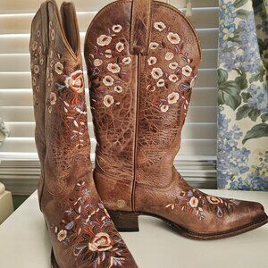 Shyanne Women's Maisie Floral Embroidered Western Leather Boots - Snip Toe